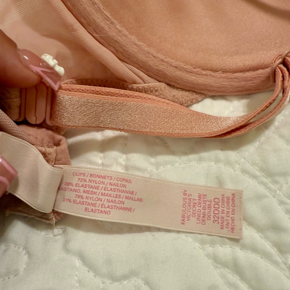 Victoria's Secret Fabulous Lined Demi Bra in Coral - Picture 4 of 9